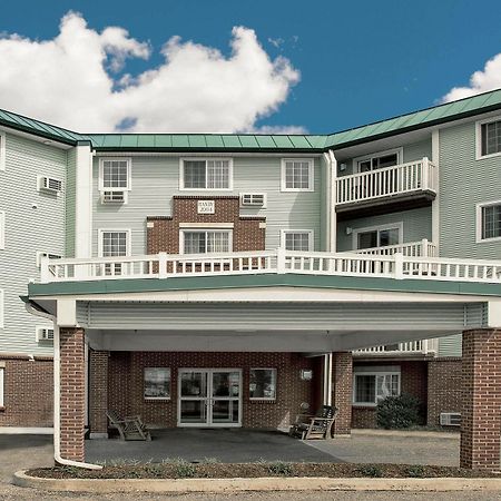 Hotel Baymont By Wyndham Essex Burlington Area Exterior foto