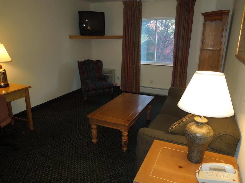Hotel Baymont By Wyndham Essex Burlington Area Exterior foto
