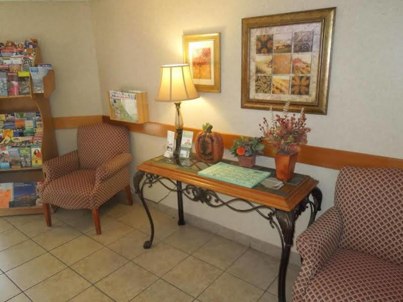 Hotel Baymont By Wyndham Essex Burlington Area Exterior foto