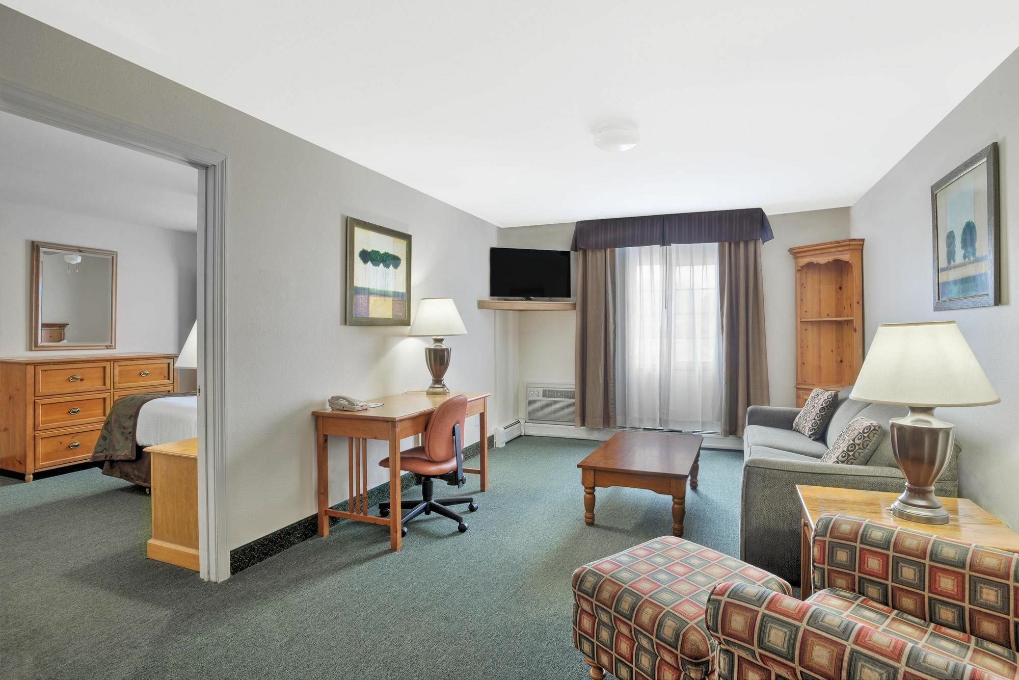 Hotel Baymont By Wyndham Essex Burlington Area Exterior foto