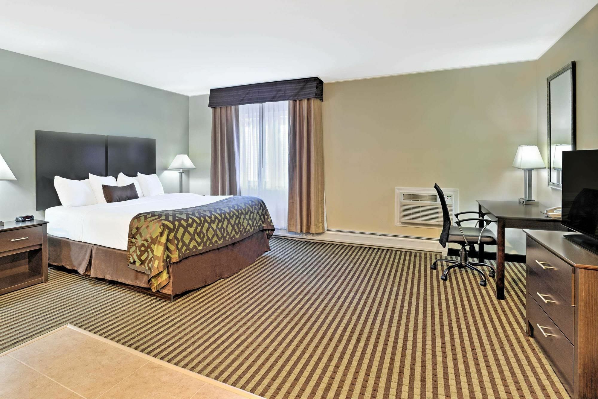 Hotel Baymont By Wyndham Essex Burlington Area Exterior foto