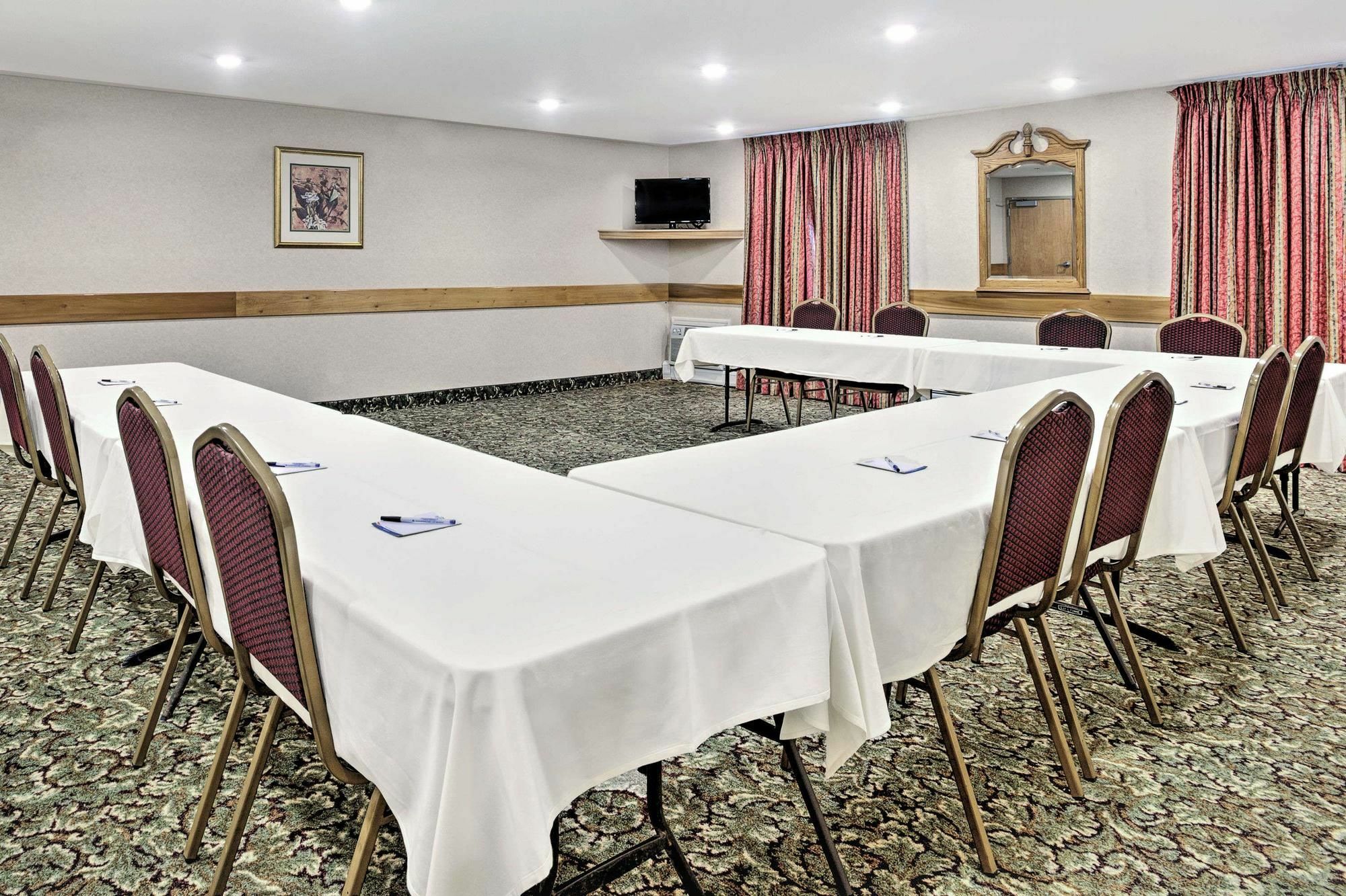 Hotel Baymont By Wyndham Essex Burlington Area Exterior foto