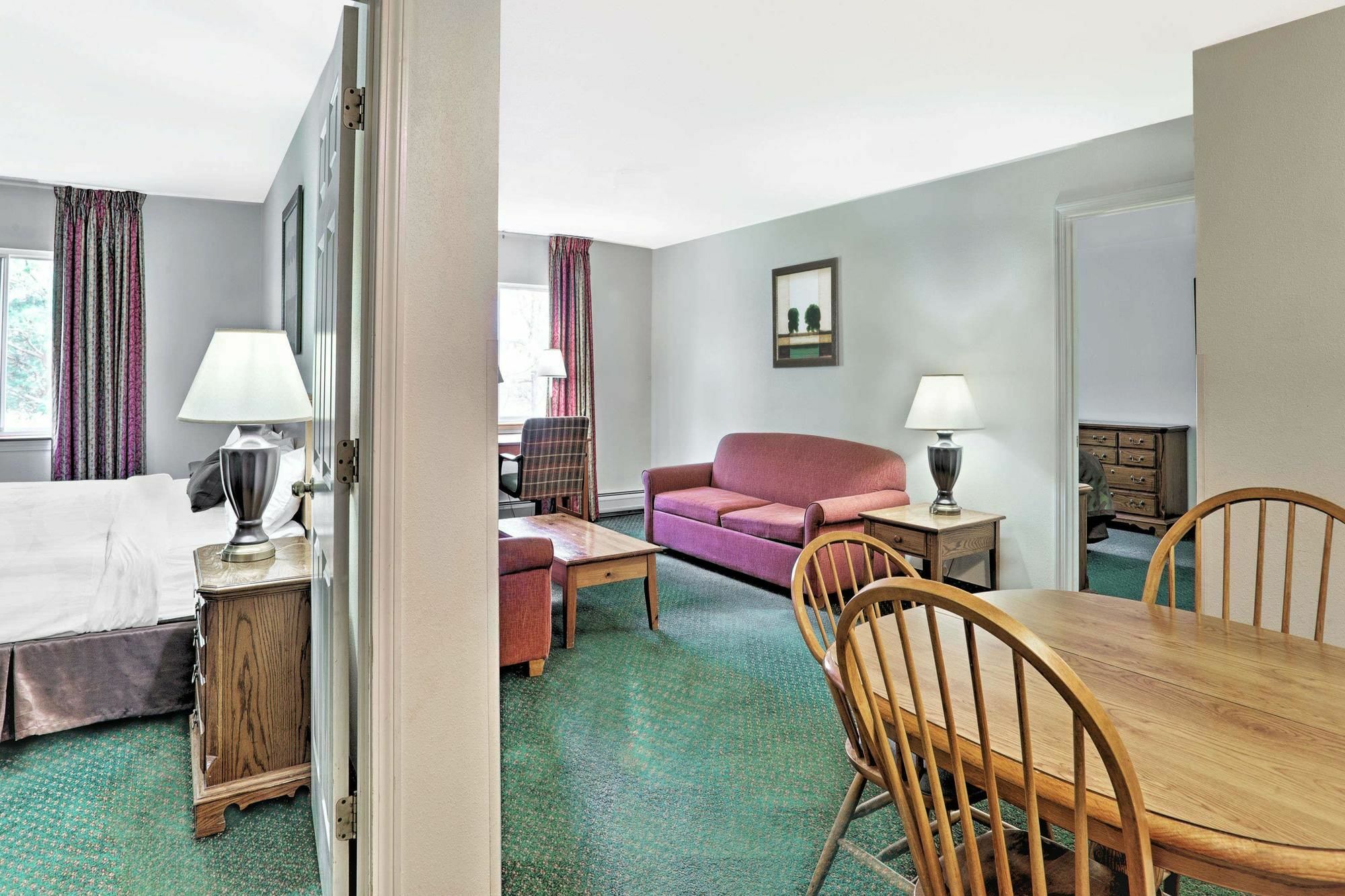 Hotel Baymont By Wyndham Essex Burlington Area Exterior foto