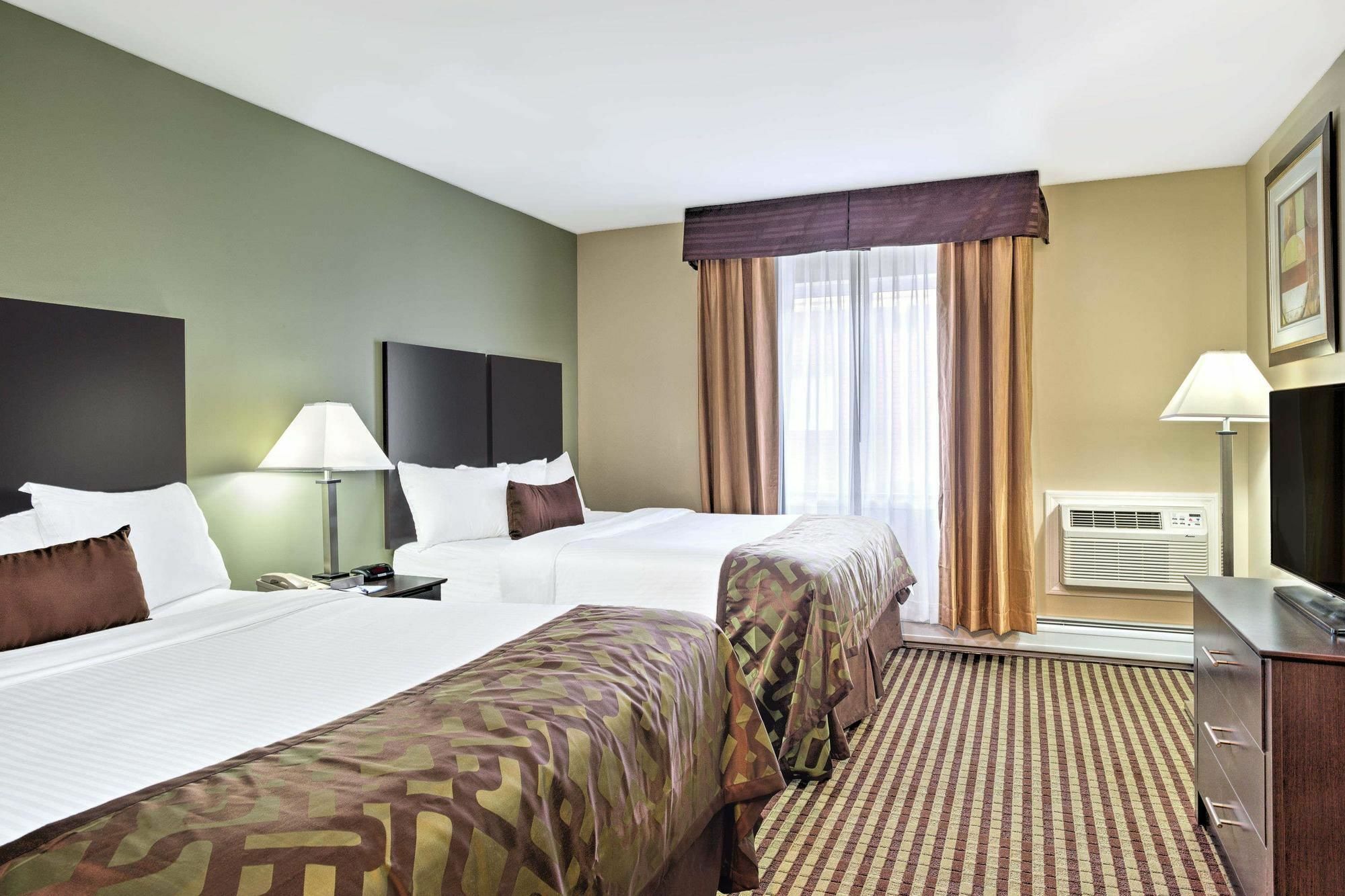 Hotel Baymont By Wyndham Essex Burlington Area Exterior foto