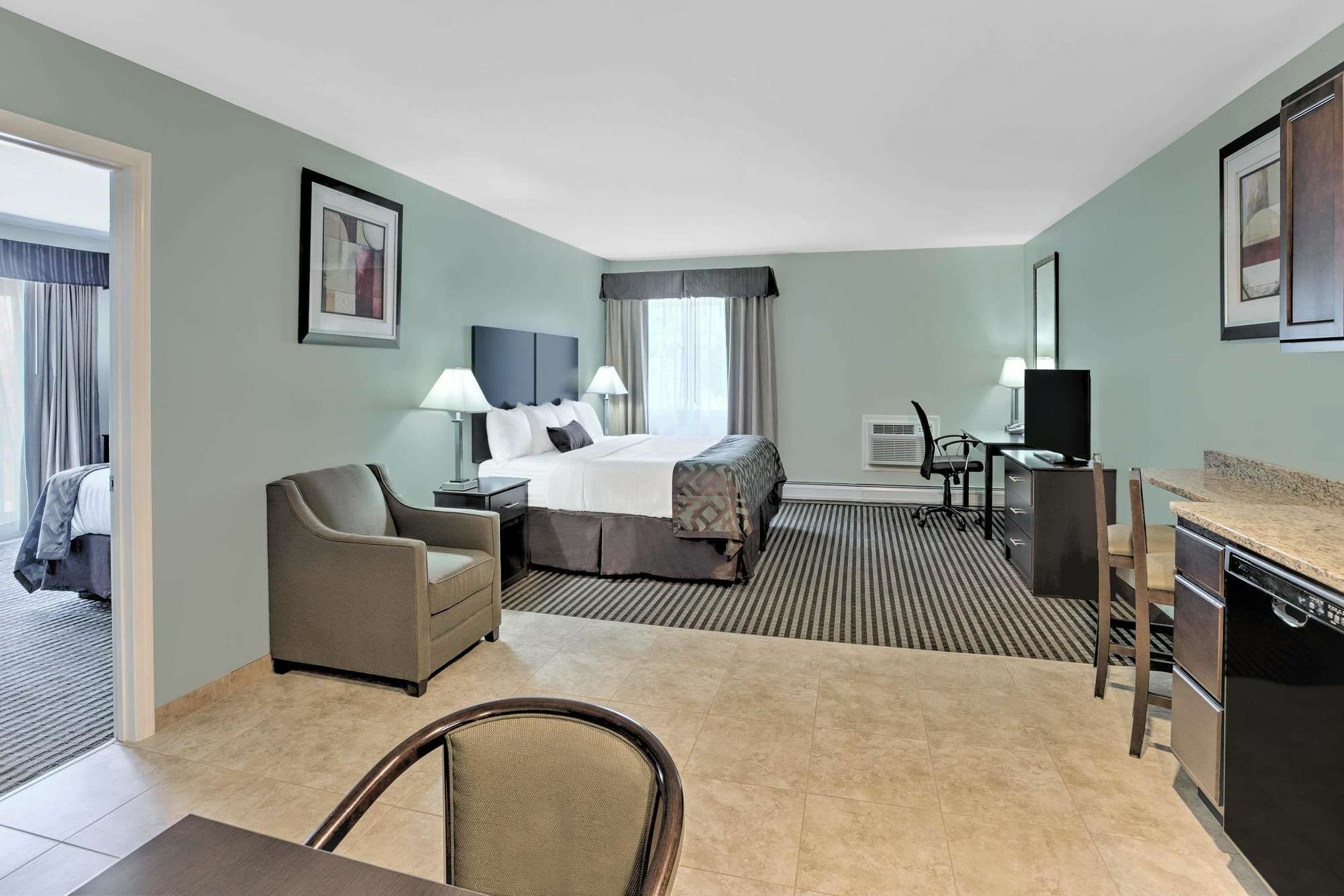 Hotel Baymont By Wyndham Essex Burlington Area Exterior foto