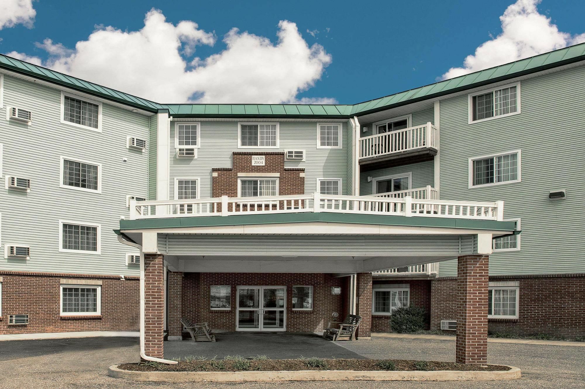 Hotel Baymont By Wyndham Essex Burlington Area Exterior foto