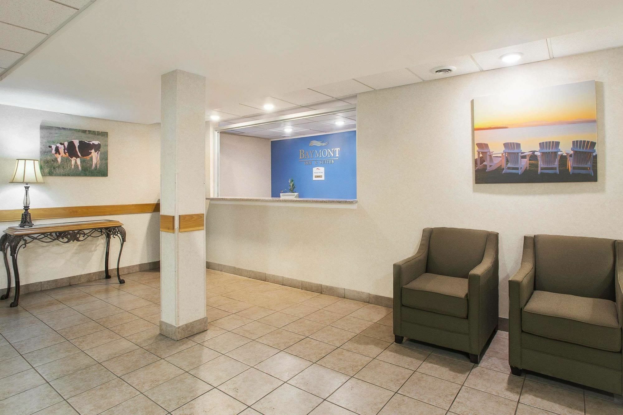 Hotel Baymont By Wyndham Essex Burlington Area Exterior foto